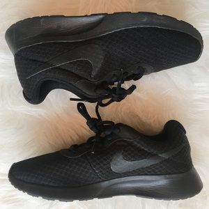 Womens Black Nike Sneakers Size 5.5